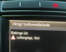 Bilister runt om i Blekingelän fick på onsdagen ett meddelande om ”Luftangrepp, fara” på sina radiodisplayers.