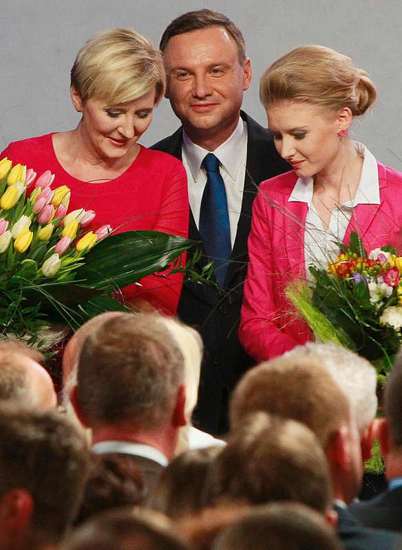 IDYLLFAMILJEN? Andrzej Duda försöker profilera sig med en amerikansk image och uppträder ofta med sin fru Agata och dotter Kinga.