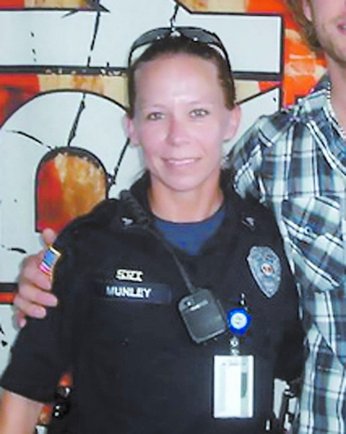 Hjältinna Trots egna skador oskadliggjorde polisen Kimberly Munley, Hasan med ett antal skott.