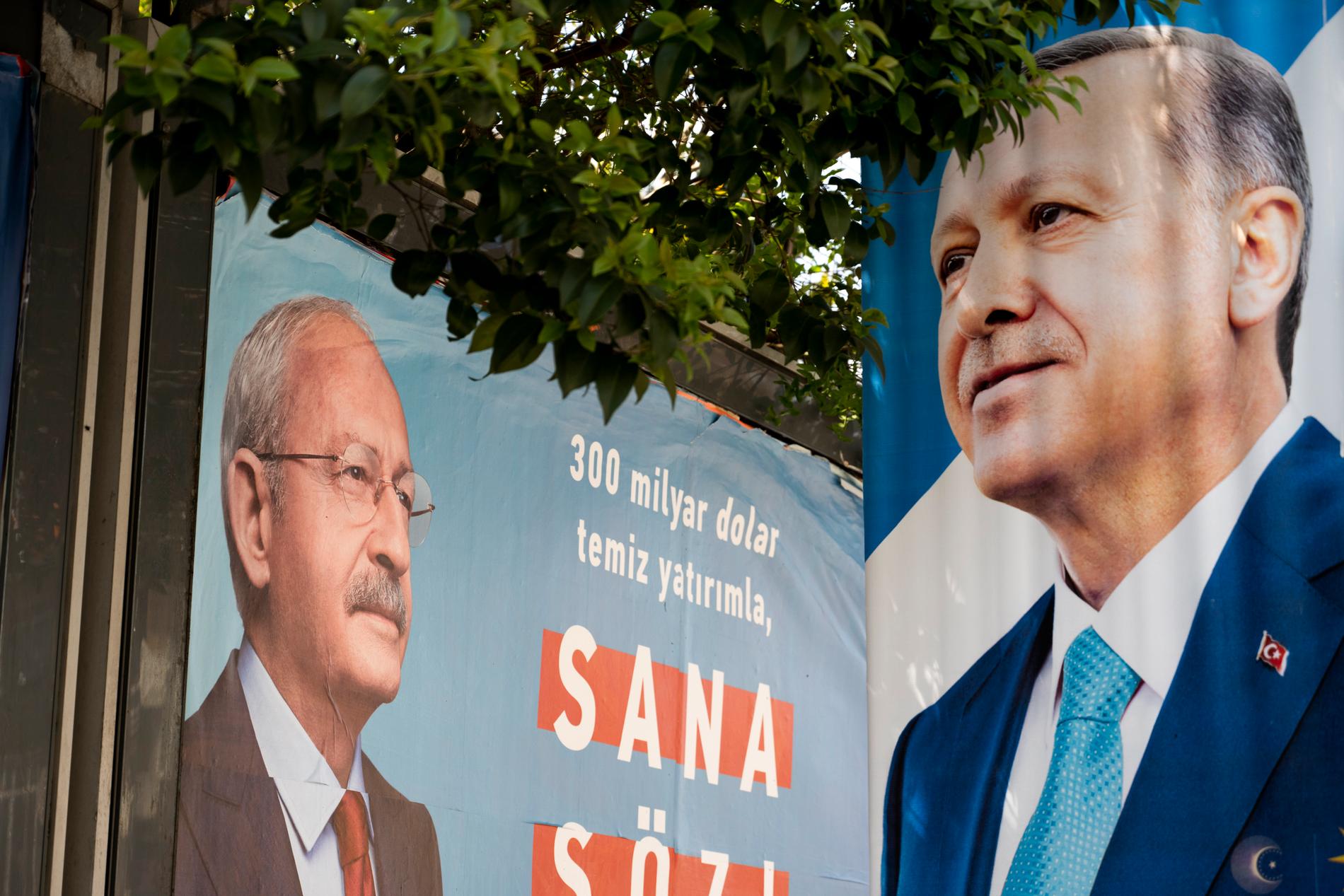 Valaffischer med oppositionspartiet CHP:s presidentkandidat Kemal Kiliçdaroglu och regeringspartiets AKP presidentkandidat Recep Tayyip Erdogan.