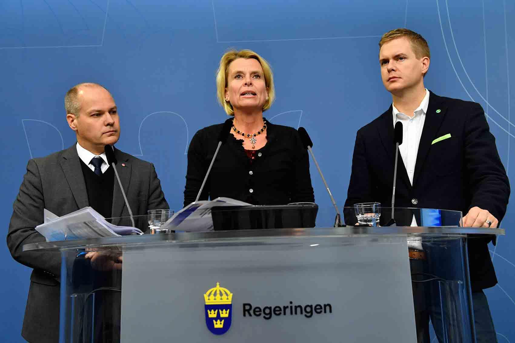 Justitieminister Morgan Johansson, jämställdhetsminister Åsa Regnér och utbildningsminister Gustav Fridolin höll pressträff.