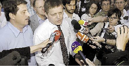 slovakisk (s)egrare Slovakien höll val i helgen och socialdemokraterna, Smer, här med dess ledare Robert Fico, förde fram ett budskap om att införa progressiv skatt – i stället för platt skatt. Partiet blev det klart största i valet.