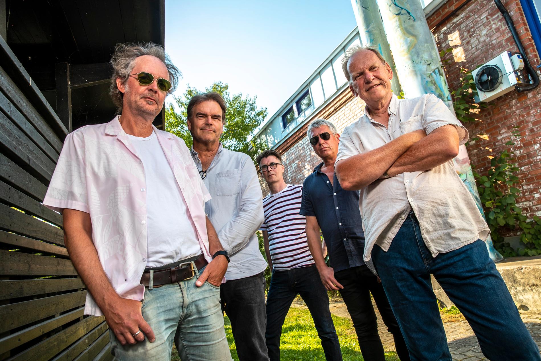 Torsson släpper nästa vecka sitt åttonde album ”Sol och måne”. Från vänster: Michael Sellers, Dan Persson, Rikard Swärdh, Thomas Holst och Bo Åkerström.