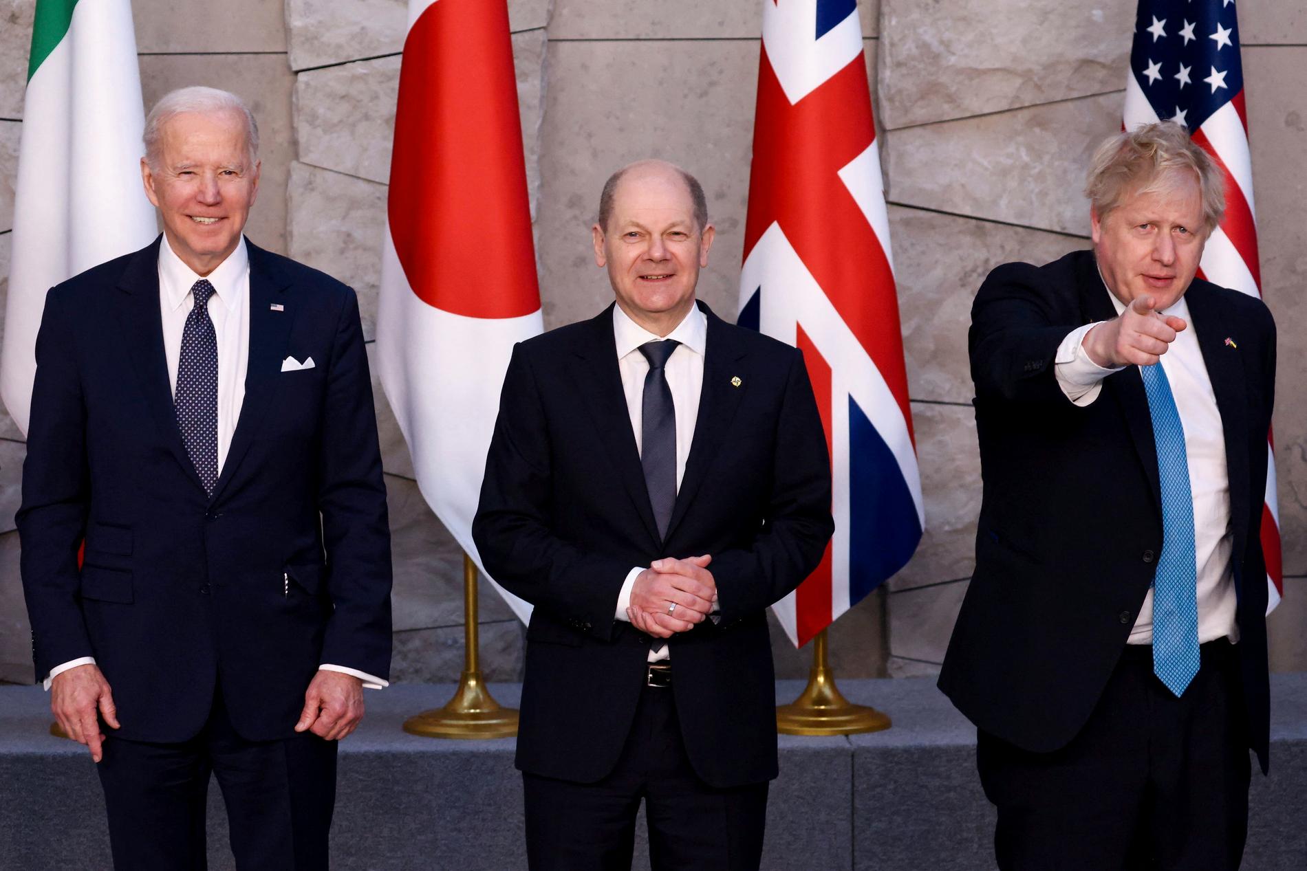USA:s president Joe Biden, Tysklands förbundskansler Olaf Scholz och Storbritanniens premiärminister Boris Johnson vid Nato-toppmötet i torsdags.
