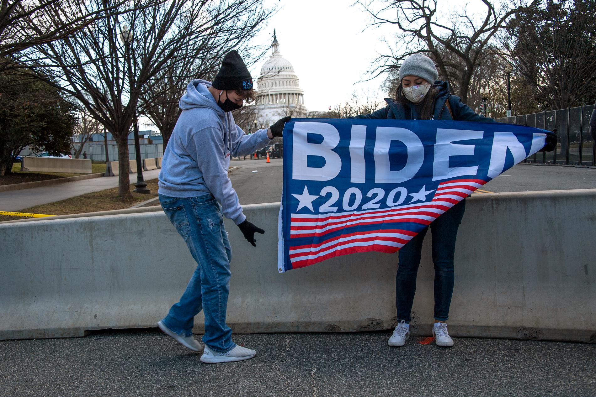 Bidensupportrar försöker visa sitt stöd för Joe Biden inför hans installation.