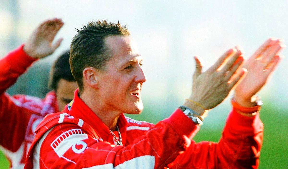 Formel 1-stjärnan Michael Schumacher hade bråttom till flyget och bad att få ta över ratten i taxibilen som familjen hade bokat. Chauffören Tuncer bytte genast plats med proffset och blev kändis på kuppen.