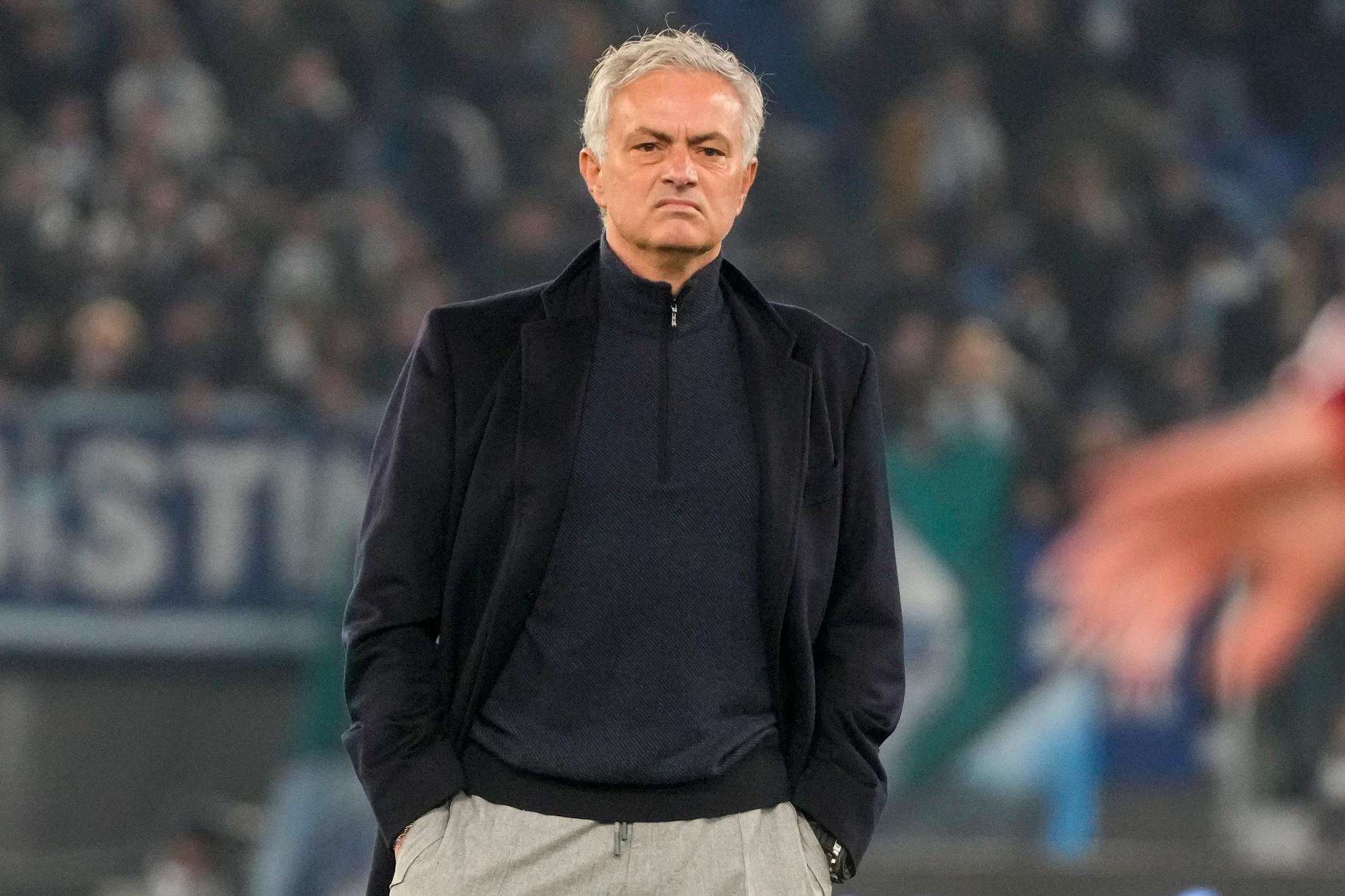 José Mourinho är klubblös efter uppbrottet med Roma.