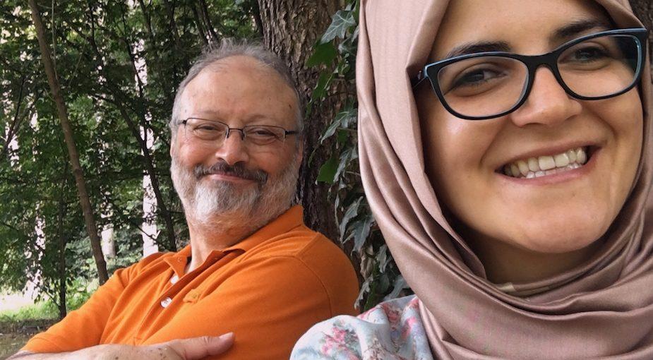 Jamal Khashoggi och fästmön Hatice Cengiz i ”The dissident”.