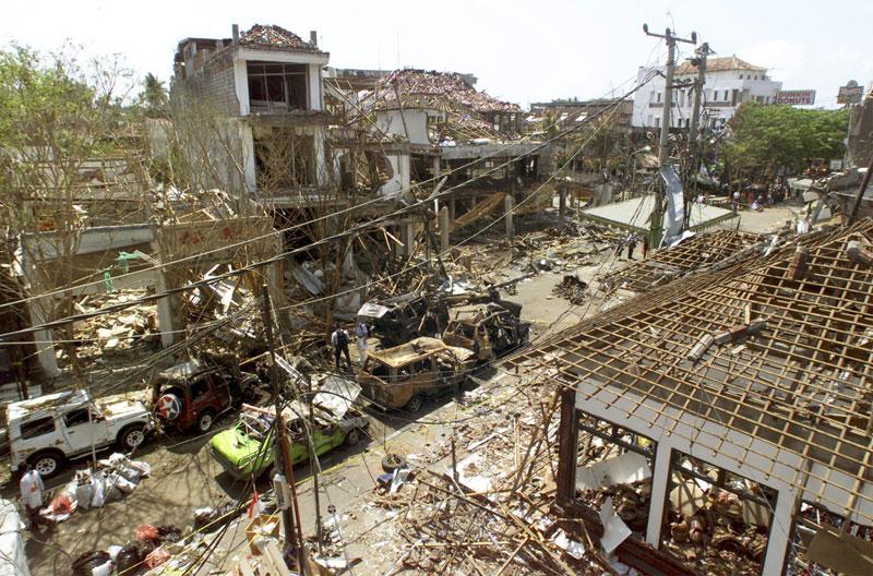 Kuta på Bali, 17 oktober 2002, efter bombdådet.