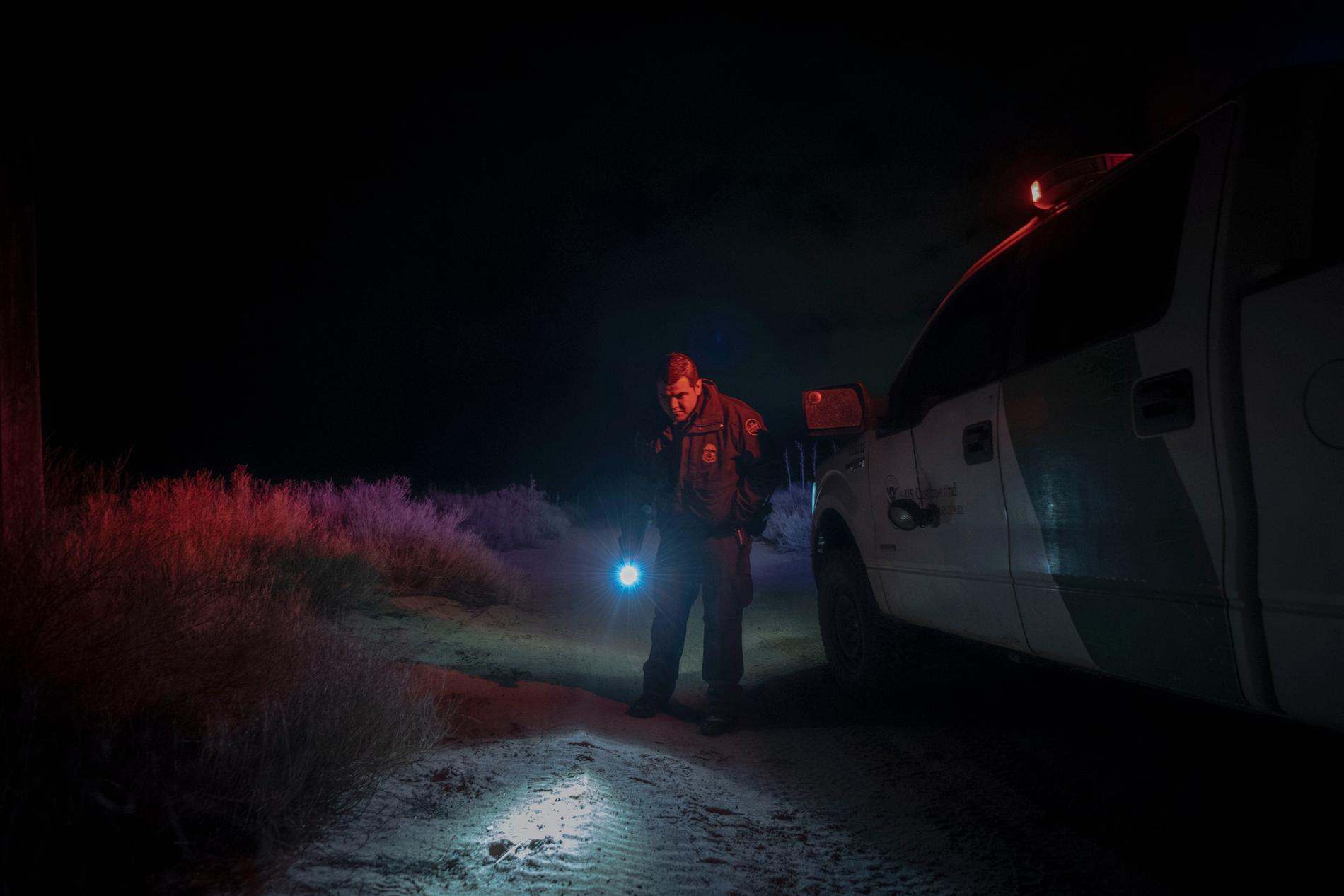 Här dör drömmen om USA. Längs den 430 km långa gränsen mellan Juarez i Mexiko och El Paso i USA griper poliserna i genomsnitt 175 migranter per dygn.