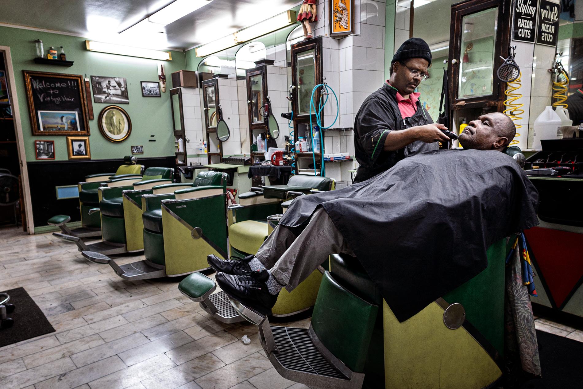 På Vintage Salon är frisörstolarna i art deco-stil. 
