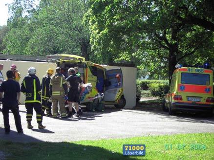 Flera fick föras till sjukhus efter ett gasutsläpp på Gustavsviksbadet i Örebro på lördagen.