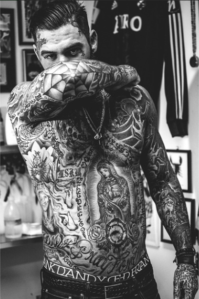 Kim Gidlund 29-åringen från Stockholm är även känd som en av stans hetaste tatuerade män