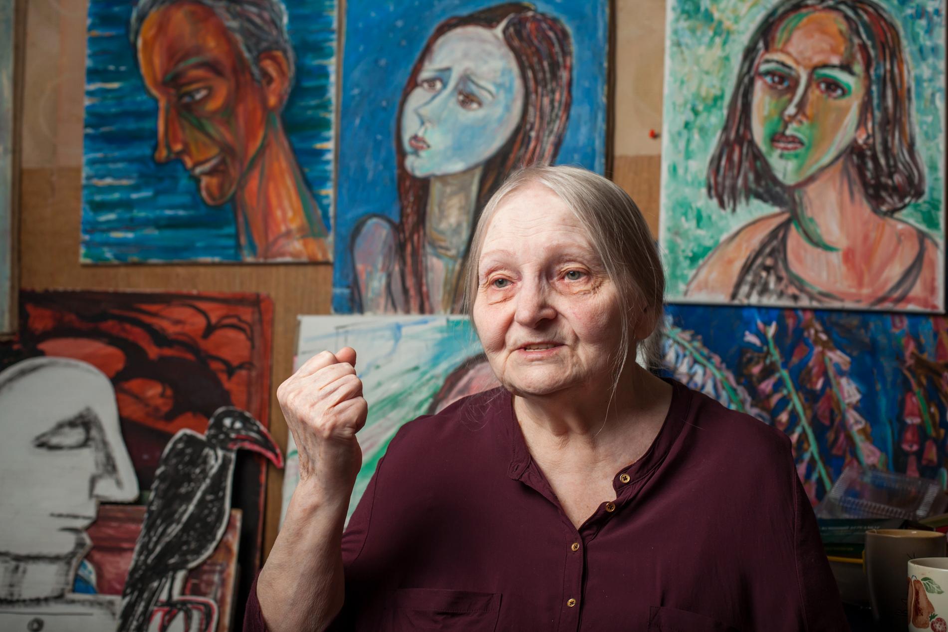 – Vi behöver nya politiker, säger konstnären Jelena Osipova, 76.