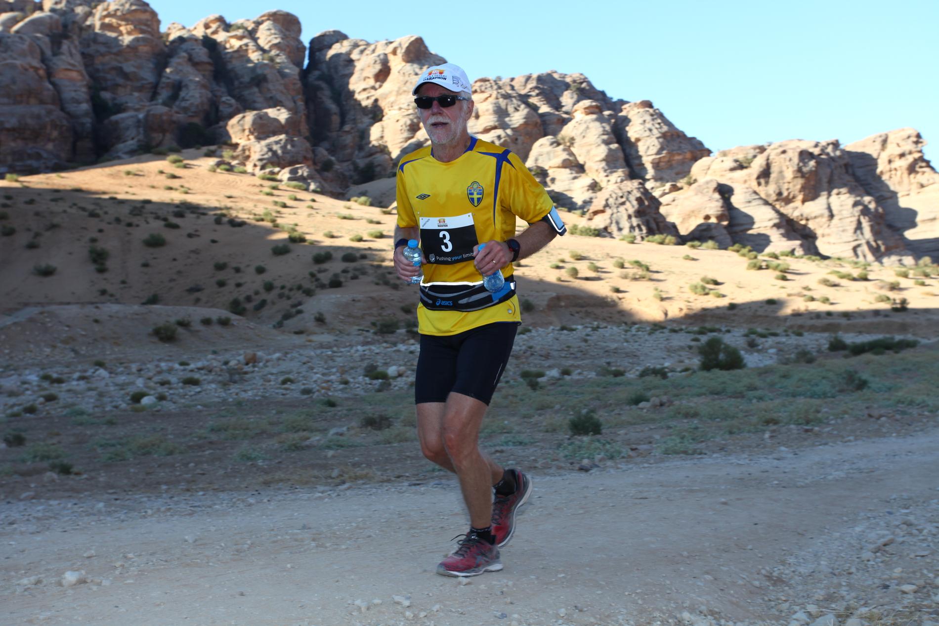 Förra året sprang Håkan maraton i öknen. 