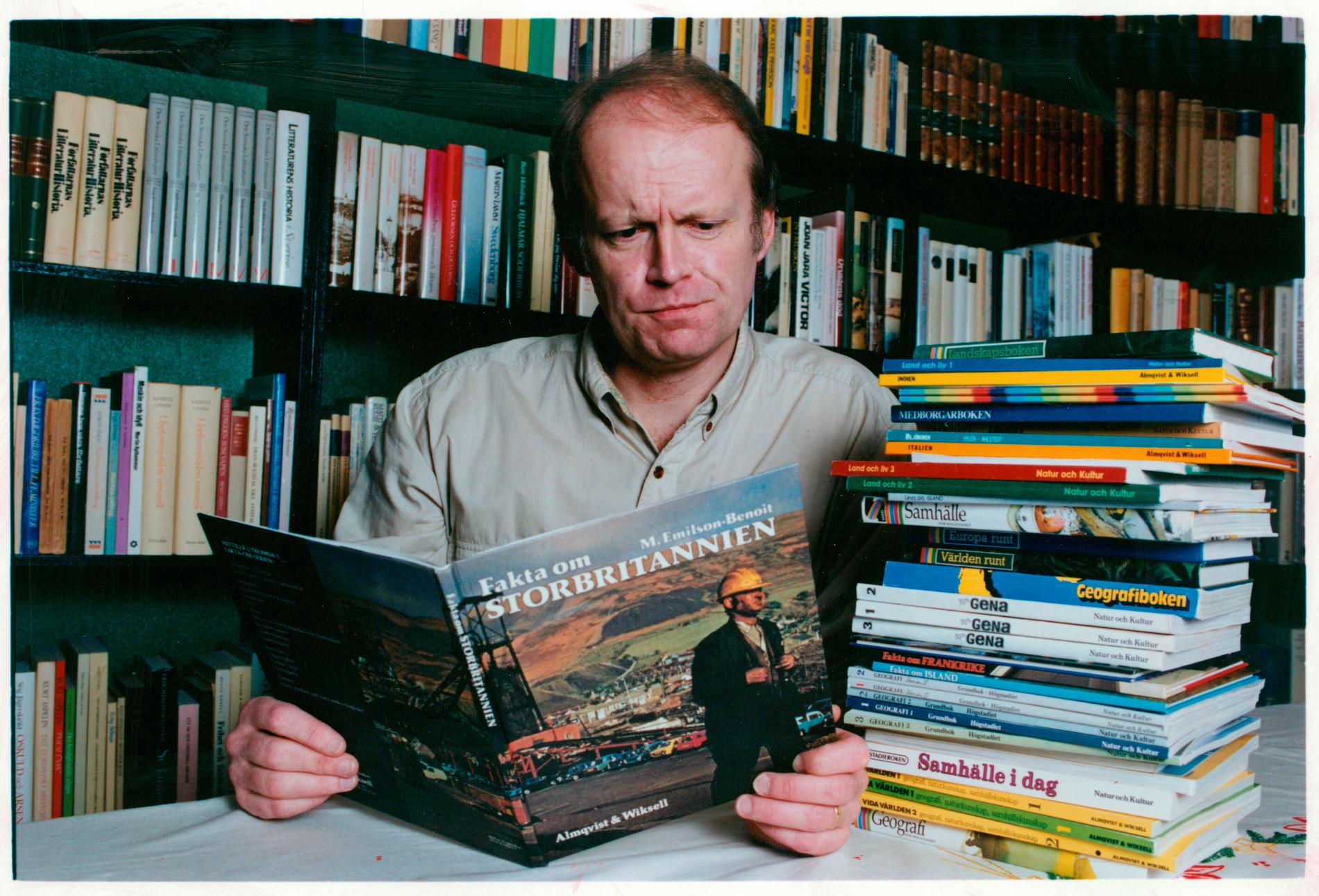 Göran Hägg recenserade saklitteratur och även skolböcker för Aftonbladet. Bilden från 1990.