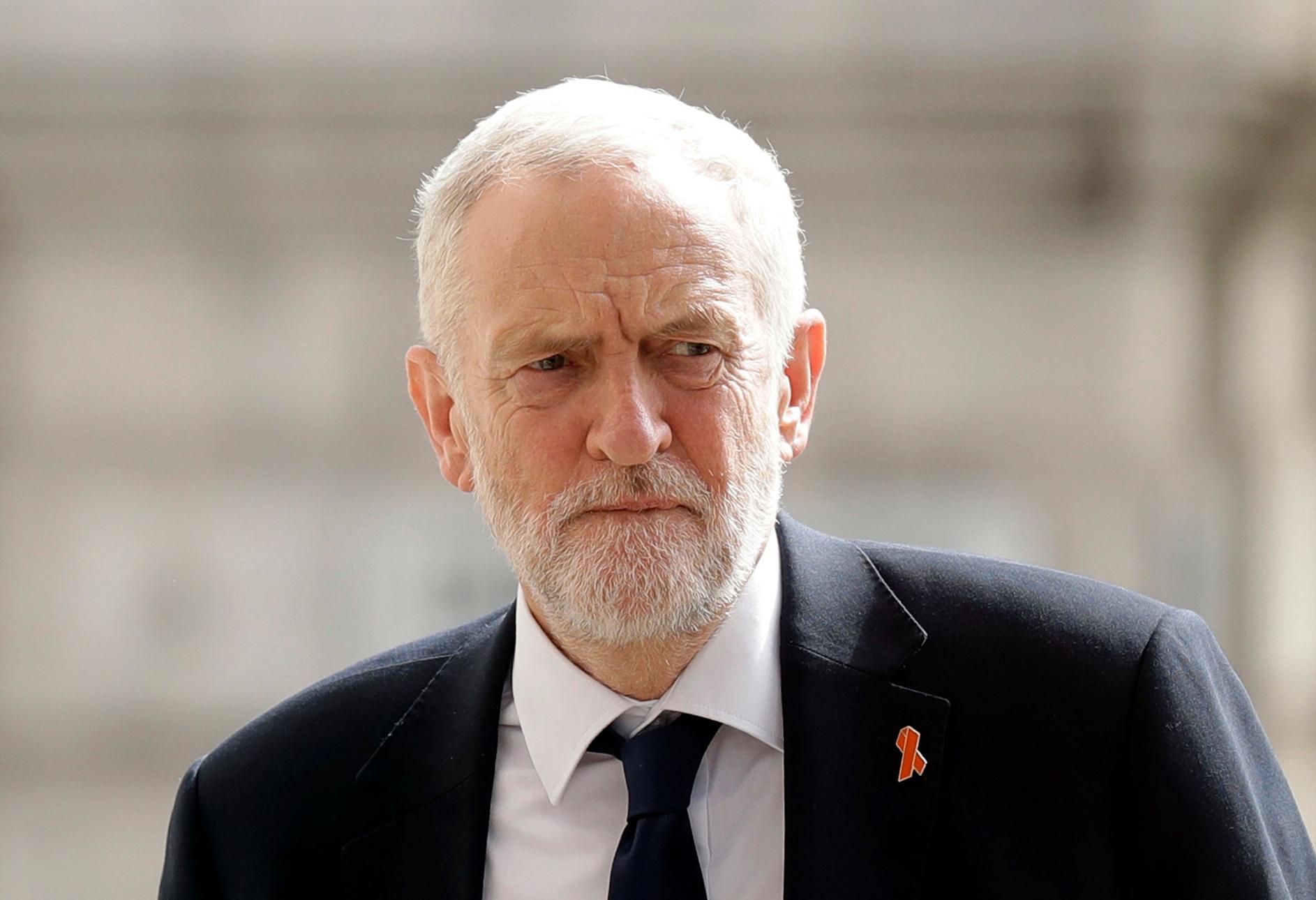 Labour-ledaren Jeremy Corbyn kräver att Boris Johnson avgår.