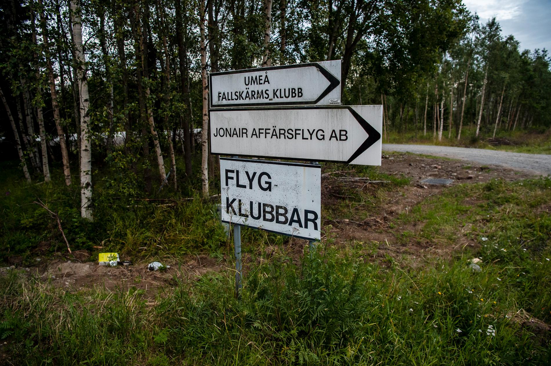 Ingången till Fallskärmsklubben på flygplatsen i Umeå.