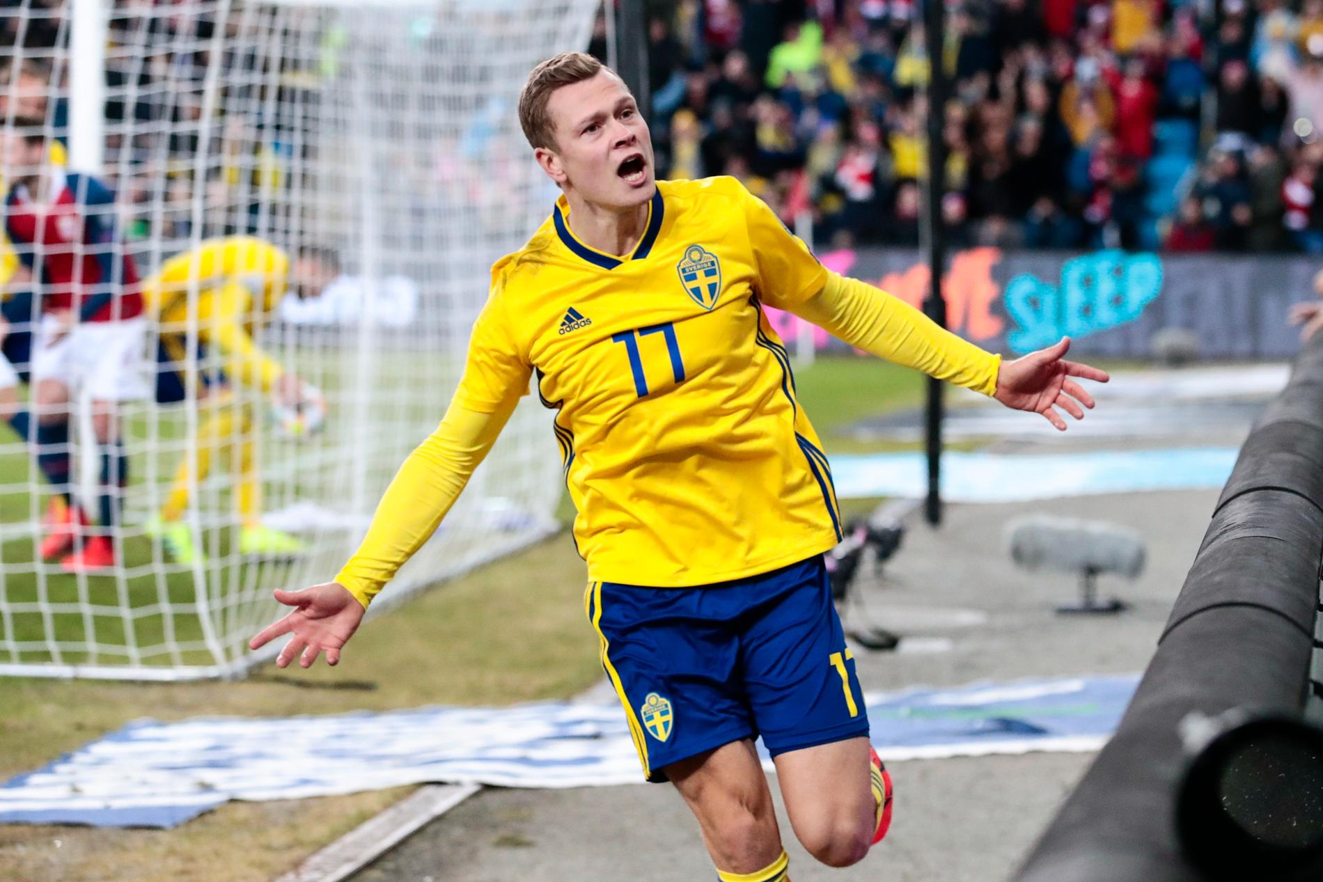 Viktor Claesson firade sitt 1–2-mål i EM-kvalmatchen borta mot Norge (3–3) i Oslo.