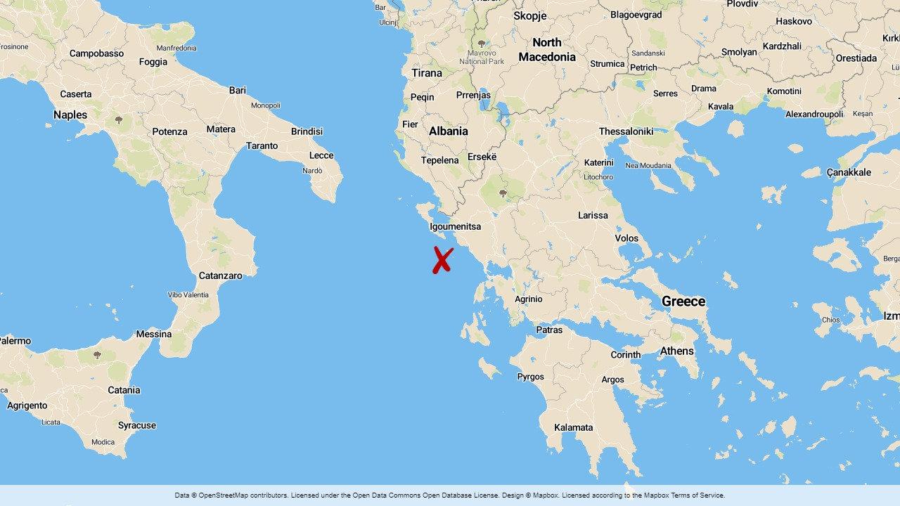 Minst tolv personer omkom när en båt med migranter ombord sjönk nära ön Paxos utanför Greklands västra kust.