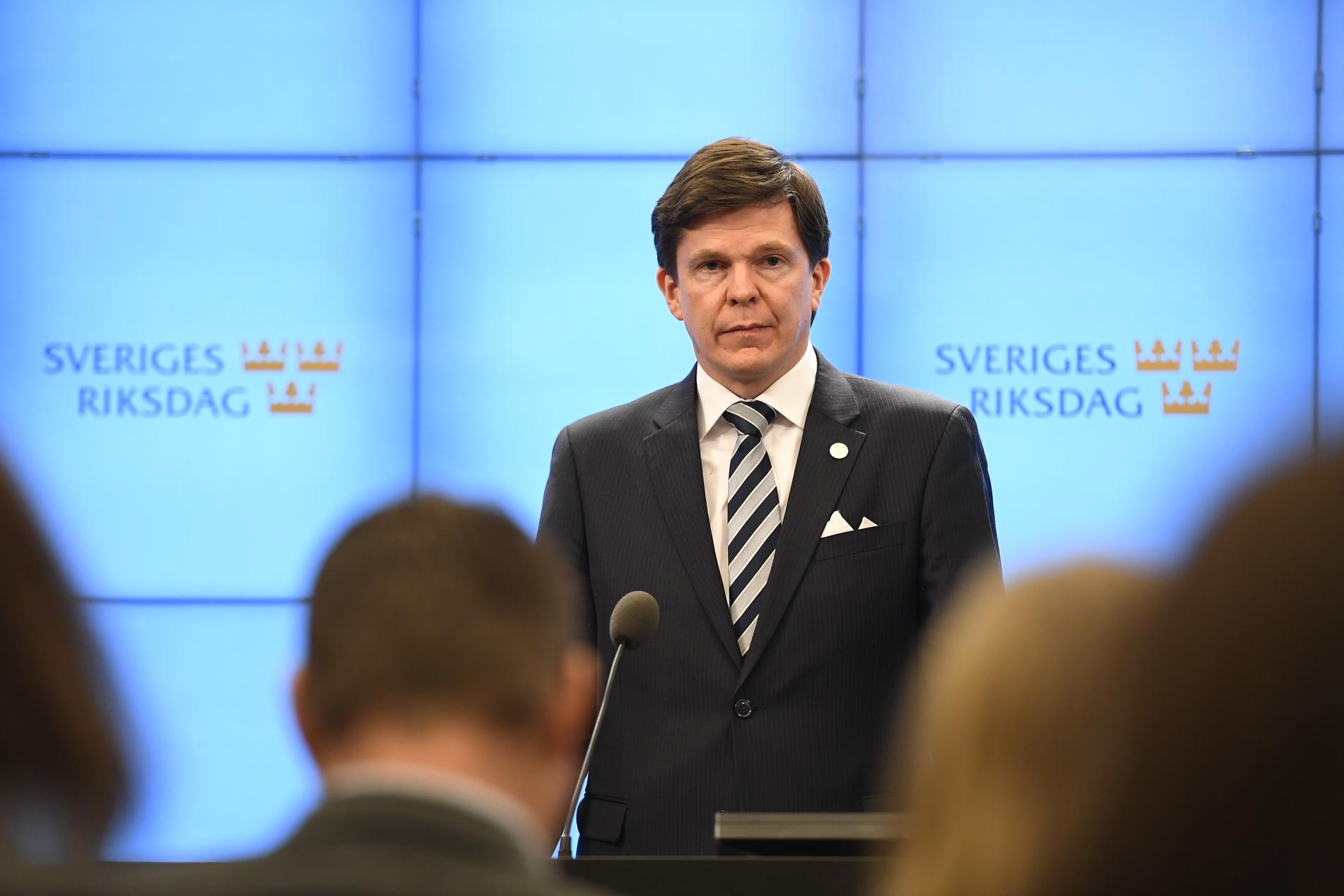 Trots att han riskerar åka på pumpen föreslår talman Andreas Norlén Ulf Kristersson (M) som statsminister.