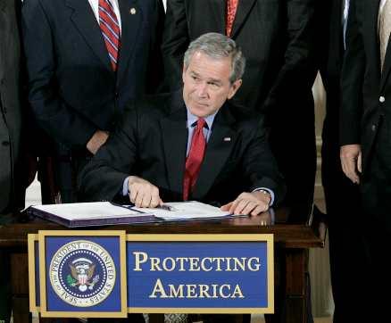 George Bush undertecknar lagen som avskaffar kärnan i den amerikanska demokratin.