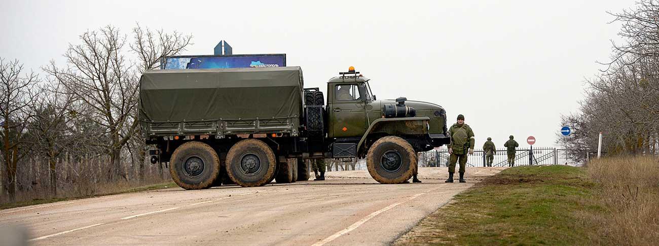 Ryska trupper i Sevastopol på Krim, för en månad sen.