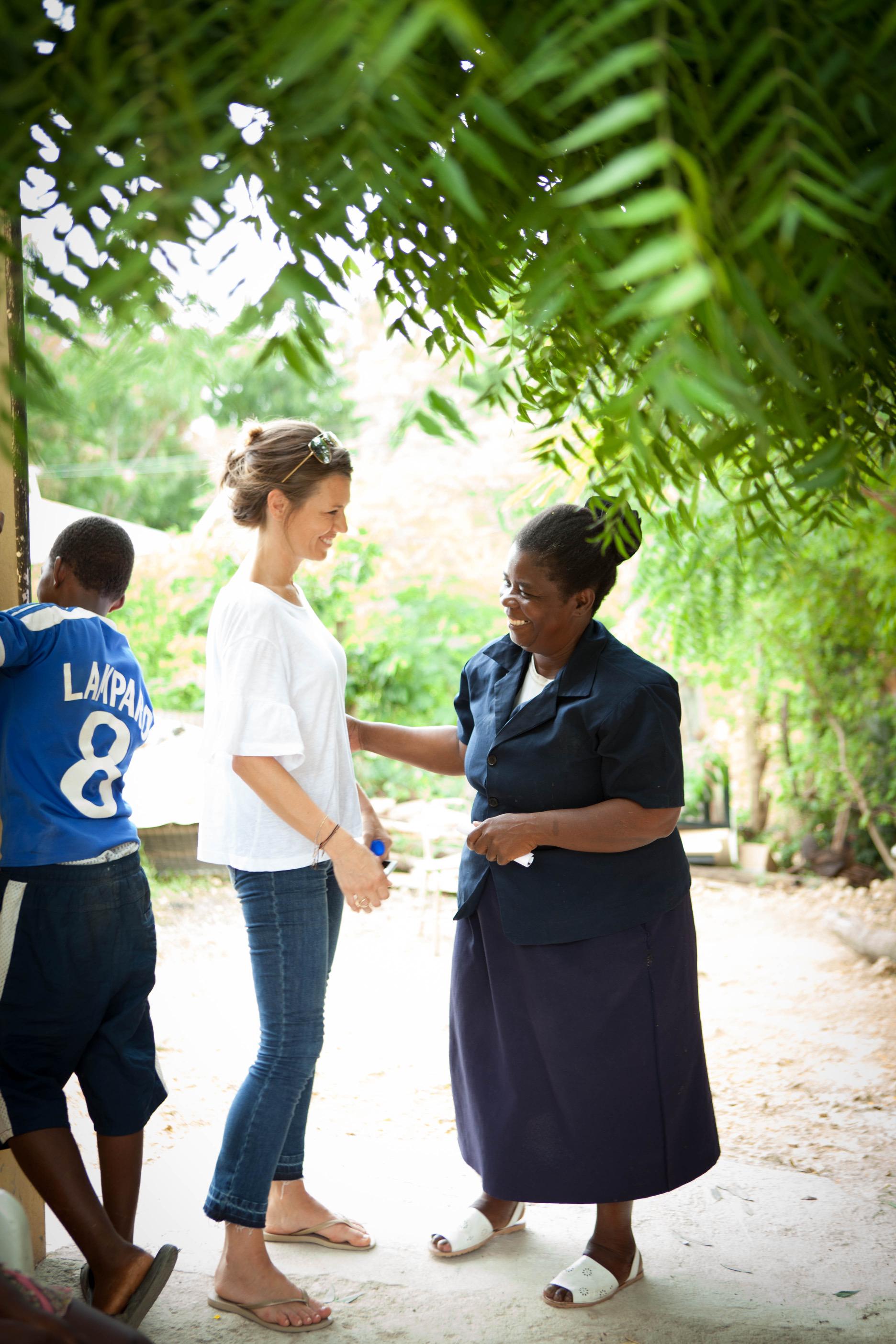 Ebba och Ysabel, rektor och lärare på den första skolan som ”Together för better” byggde.