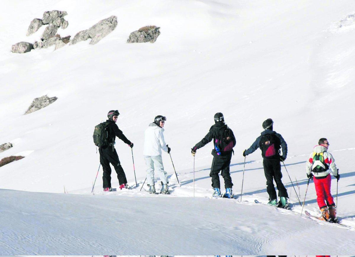 fest och skidor Daniel Westling har precis kommit tillbaka efter en skidhelg i italienska Cortina d’Ampezzo tillsammans med sitt kompisgäng. Resan var en generalrepetition inför den stora svensexan. Även 2006 var Daniel Westling där tillsammans med kompisar och kronprinsessan Victoria.