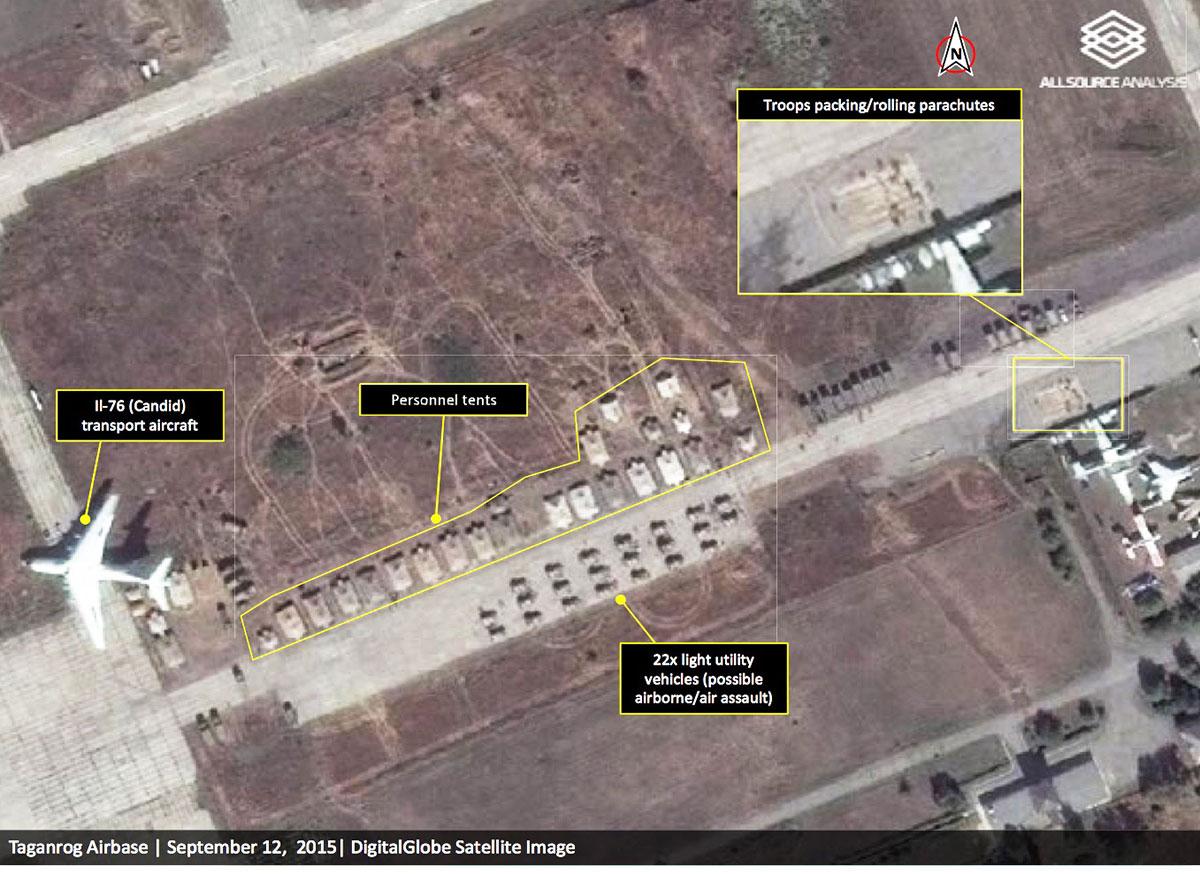 En satellitbild på Taganrog-flygbasen i sydvästra Ryssland ska enligt uppgift visa stridstrupper som möjligtvis ska flygas till Syrien.