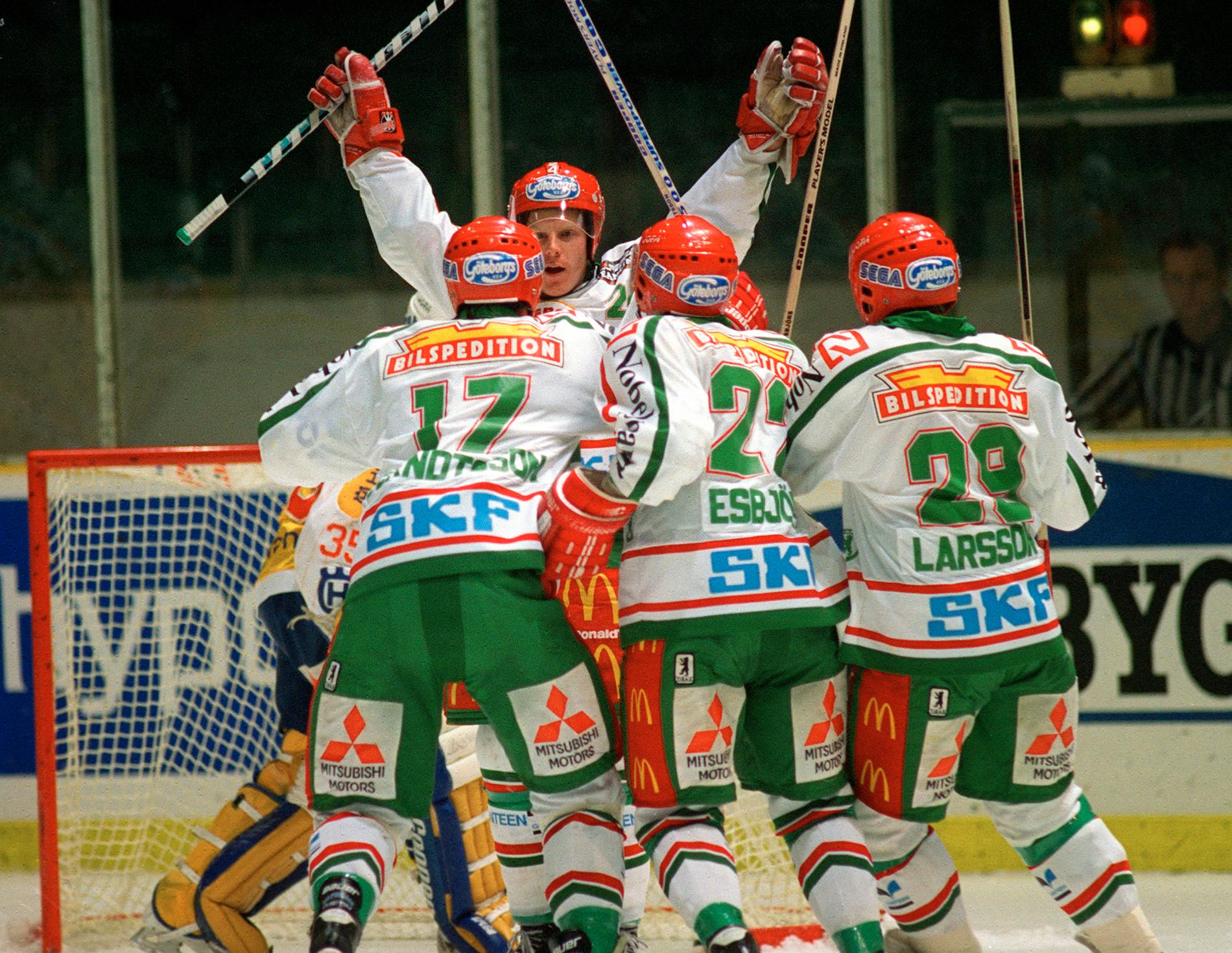 1993 gjorde "Alfie" sin andra säsong i Västra Frölunda. Här fick han jubla i en match mot HV71.