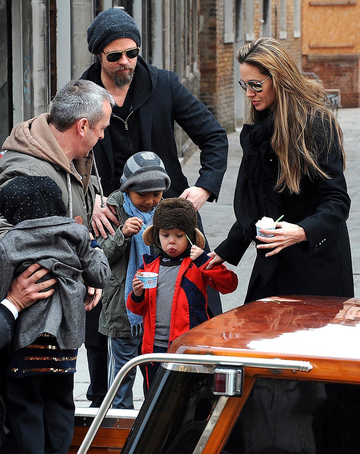 Pitt-Jolie med två av barnen, Maddox och Shiloh.