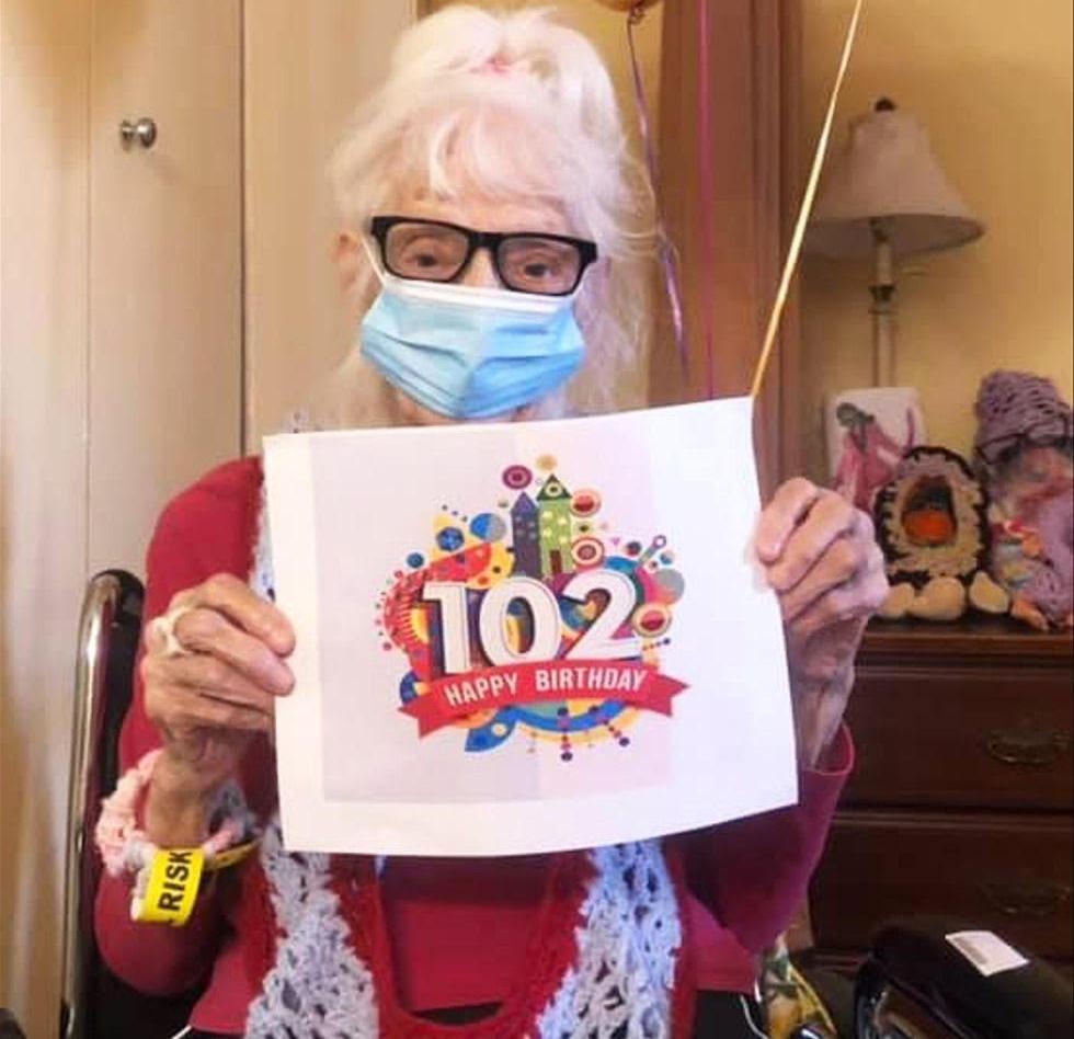 Angelina Friedman, 102, klarade två vändor med corona.