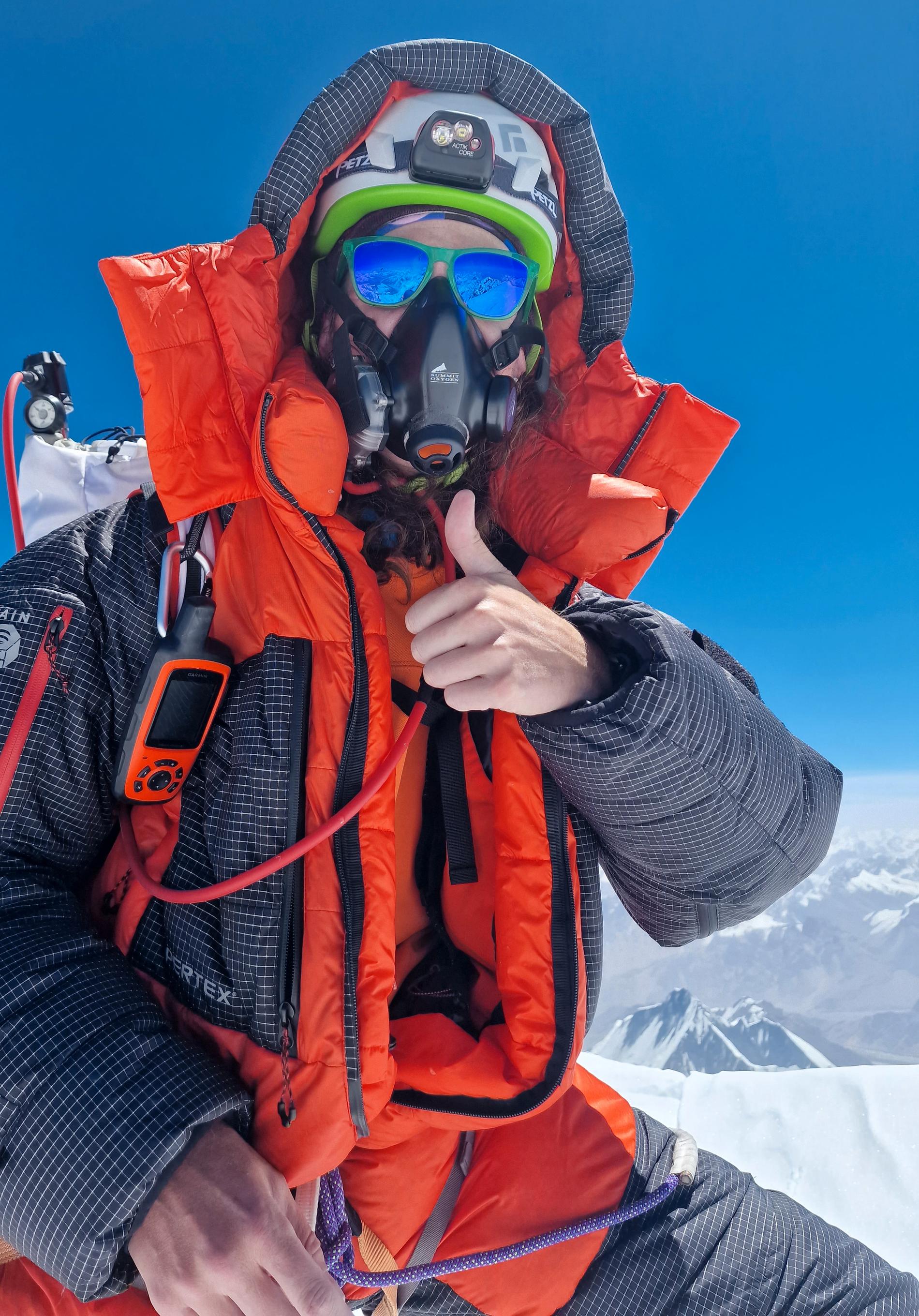 Emma Isgren har bestigit flera berg runtom i världen, som Afrikas högsta berg Kilimanjaro i Tanzania och Denali, Nordamerikas högsta berg. Allt började med att hon besteg  besteg Kebnekaise tillsammans med en vän 2014.