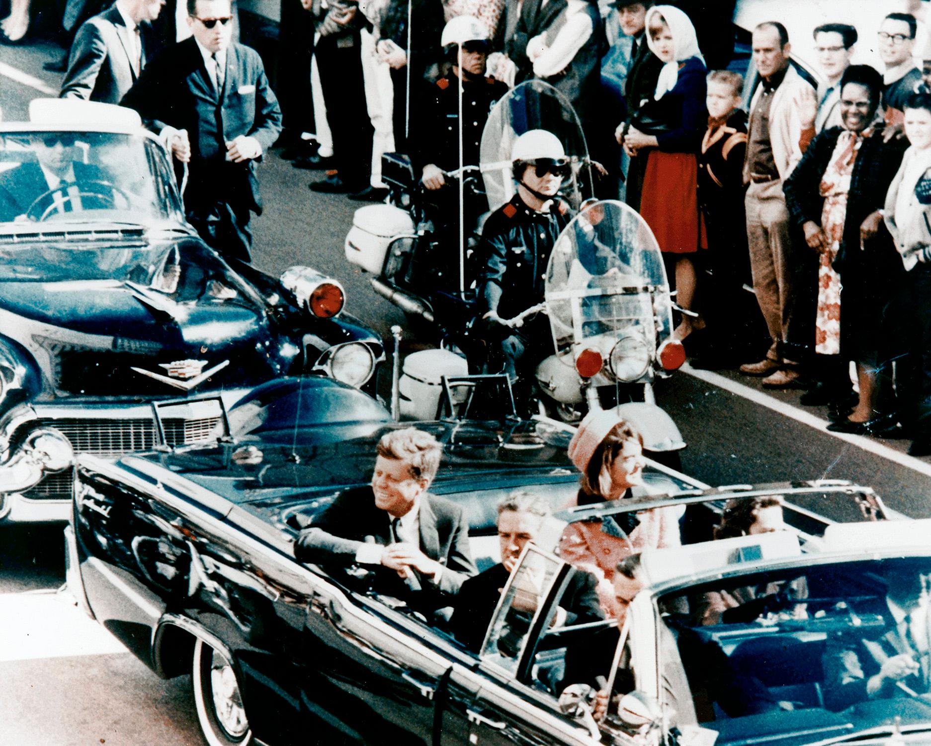 John F Kennedy och Jackie Kennedy strax före mordet.