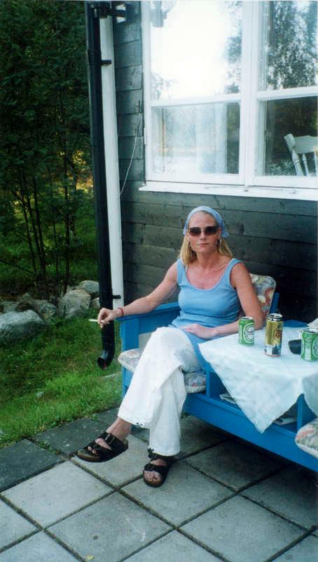 ”Ful-Camilla” som hon kallade sig när hon drack. ”Tillsammans med Hector, sommaren 2001, på ett landställe i Norrtälje. Vi drack varenda dag”.