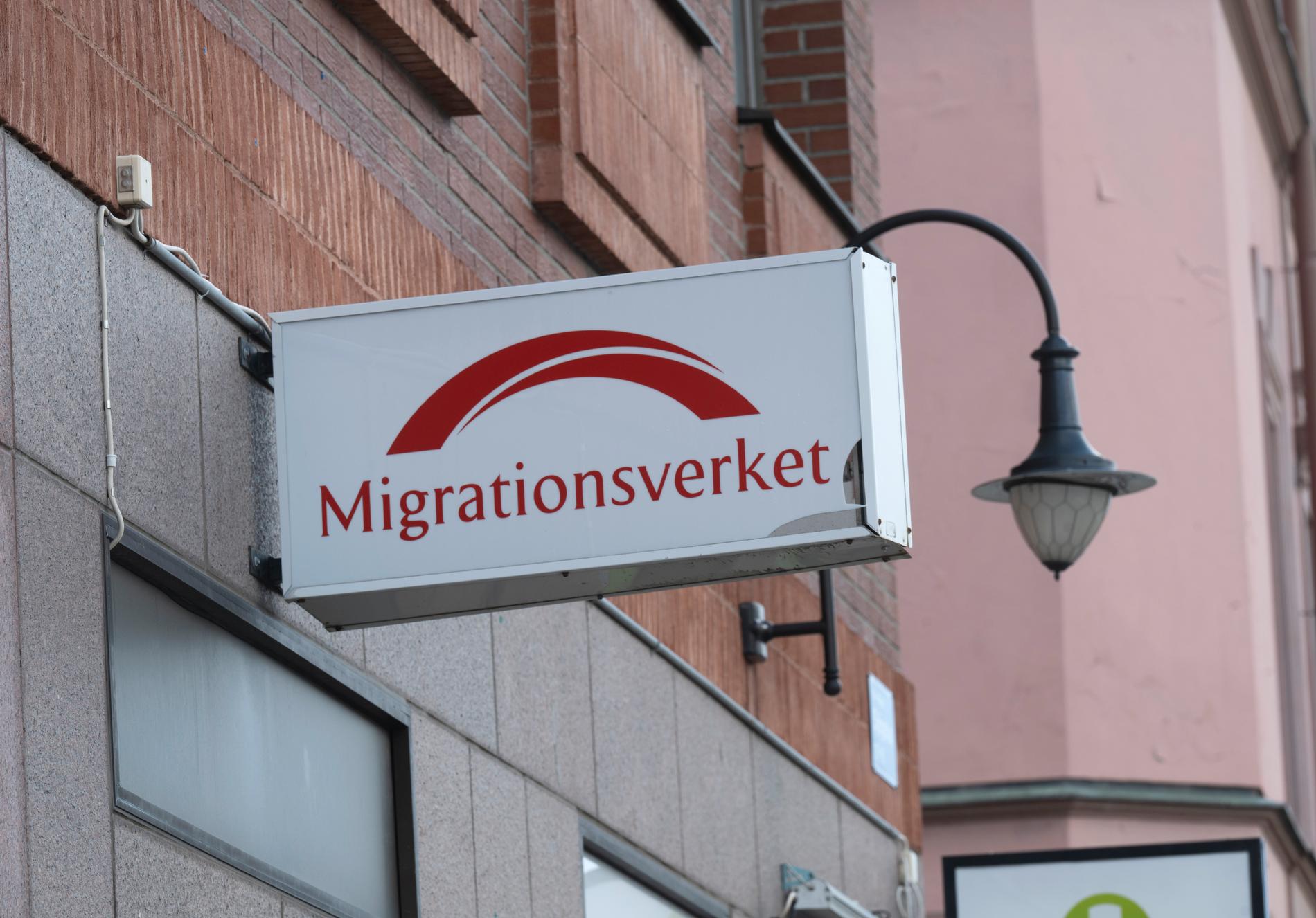 Paret fick asyl som afghaner i Sverige 2017, trots att Migrationsverket varnades om att mannen var iranier och jobbade för det iranska revolutionsgardet.