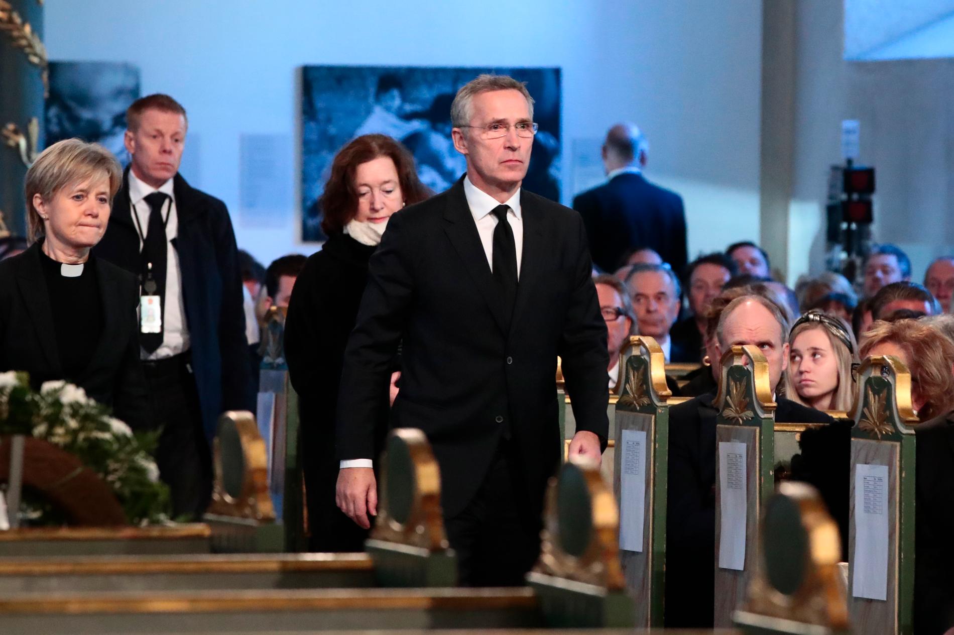 Begravningen av Ari Behn i Oslos domkyrka på fredagen. Jens Stoltenberg, NATO’s generalsekreterare.