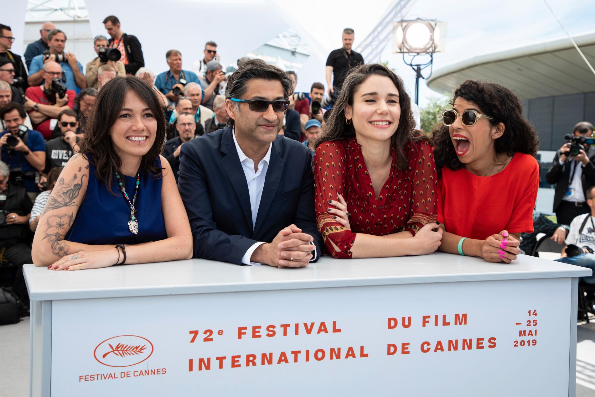 Asif Kapadia med delar av filmteamet under en presskonferens i Cannes. Huvudpersonen Mardano behagade inte att dyka upp till tillställningen. 