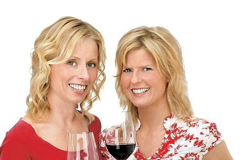 Vinexperterna Ulrika Karlsson och Camilla Settlin har valt ut årets bästa bubbel.