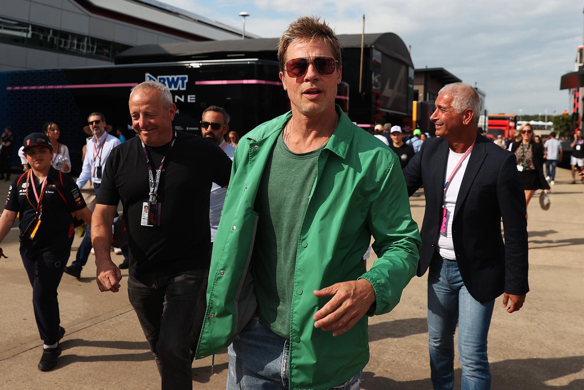 Brad Pitt på plats på Silverstone.