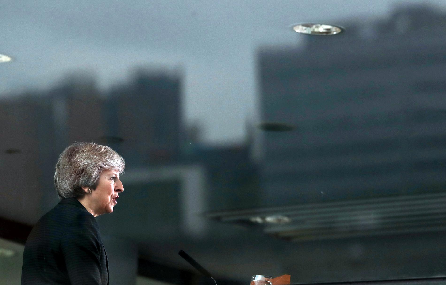 Storbritanniens premiärminister Theresa May talar i Waterfront Hall i Belfast, Nordirland.