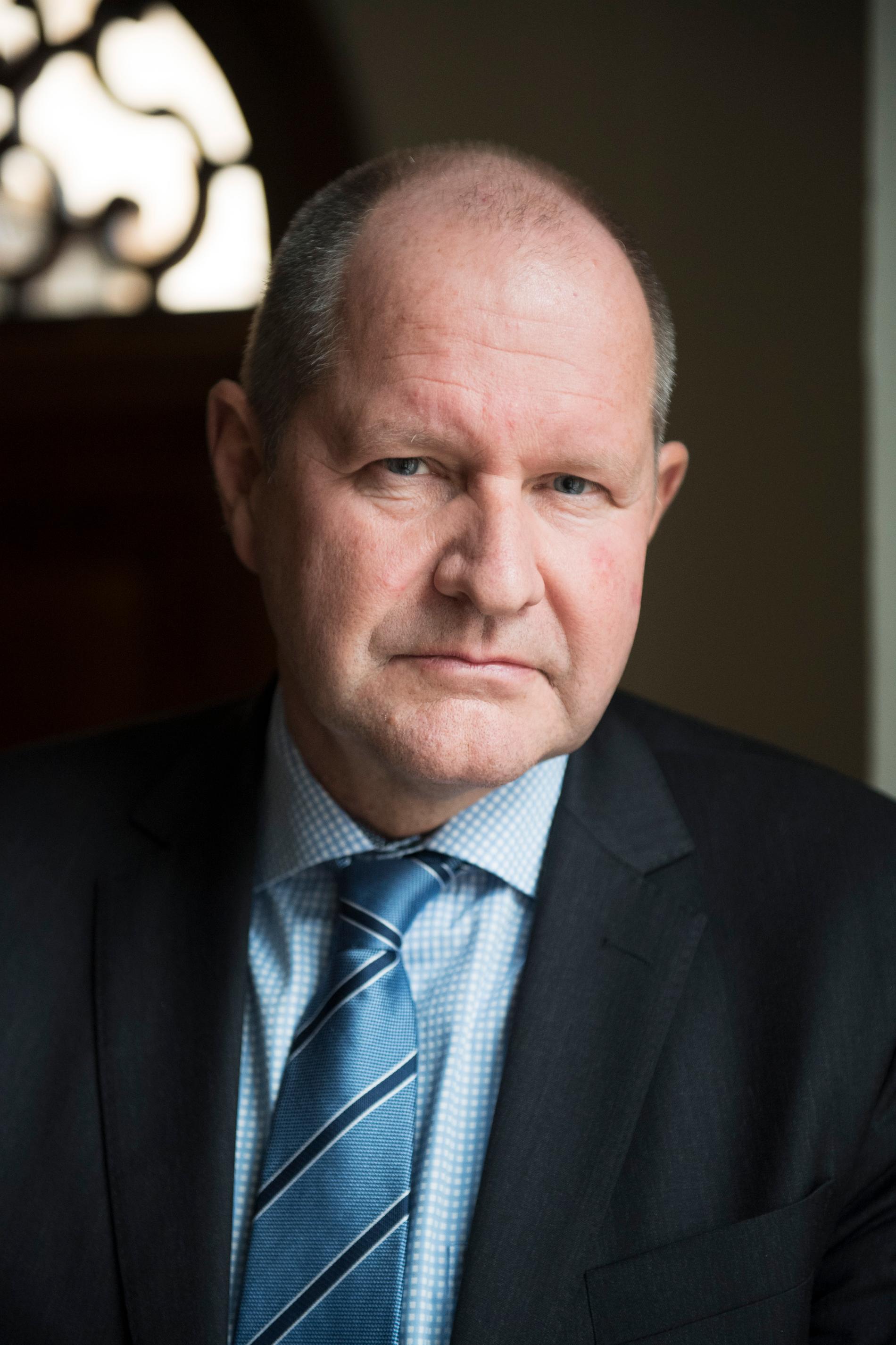 Dan Eliasson avgår som Rikspolischef och blir generalsekreterare för MSB. 