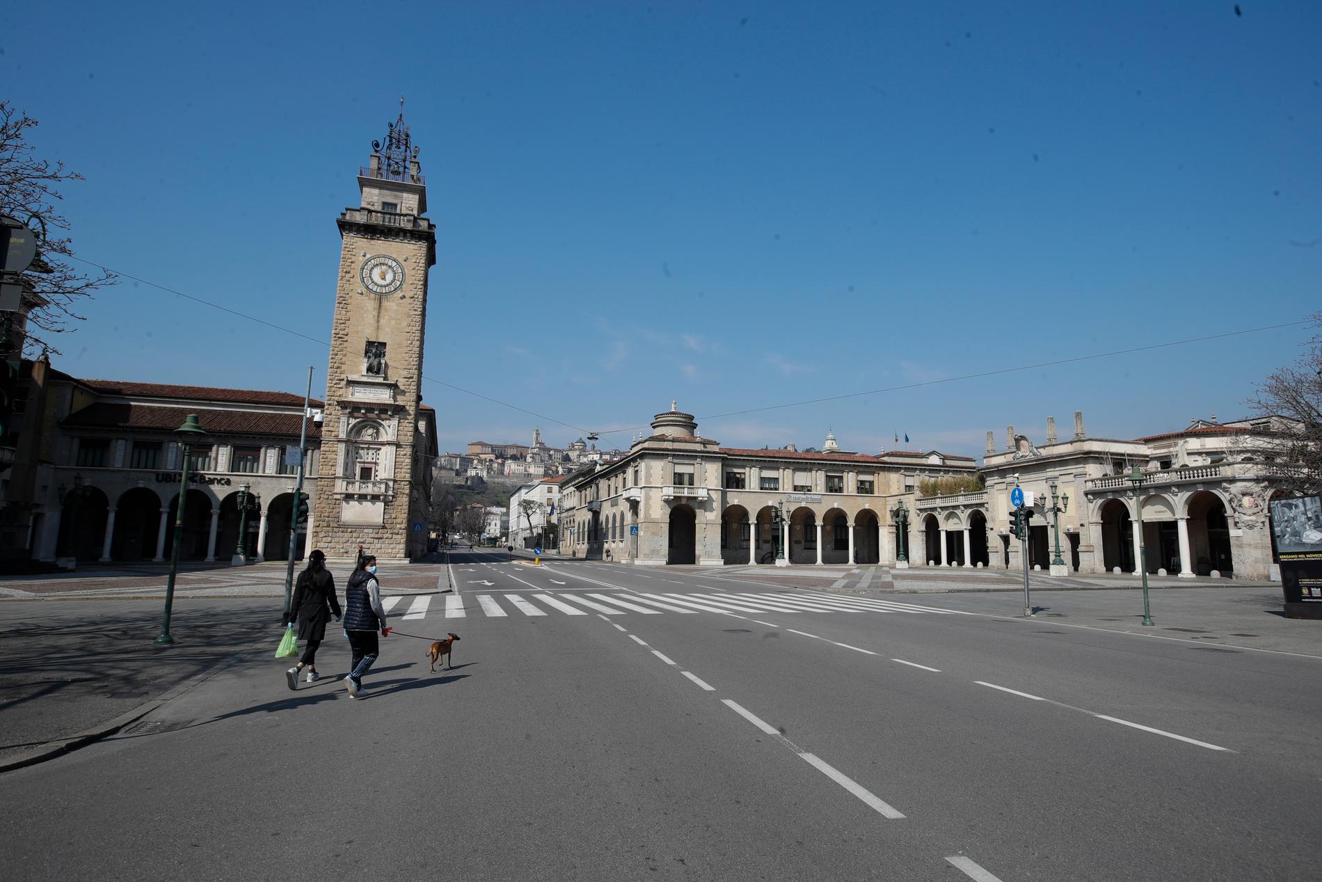 Bergamo är en av de städer i Italien som har drabbats värst av coronaviruset. Här är gatorna – precis som i andra delar av landet – i princip öde.