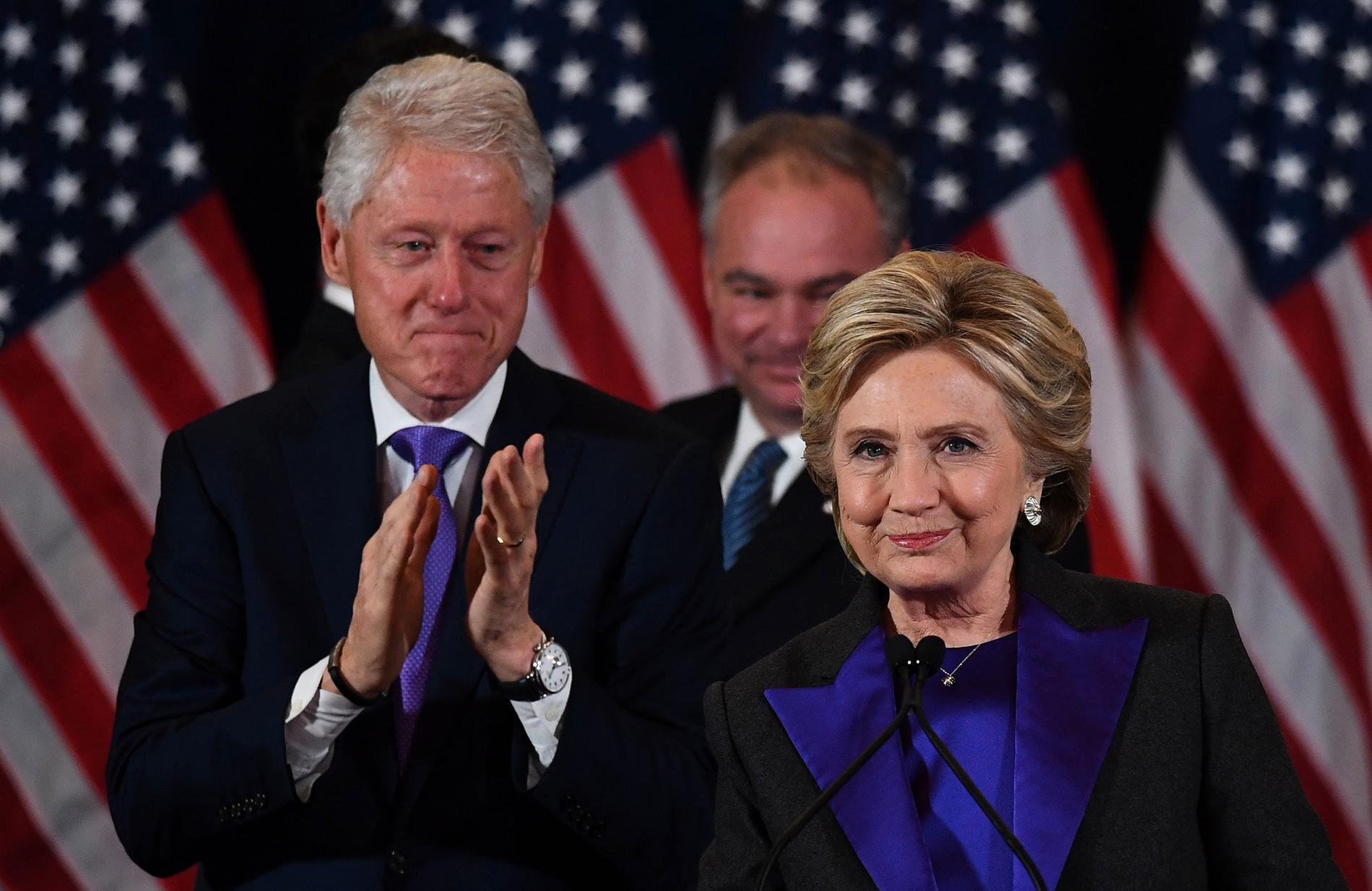 Hillary och Bill Clinton tackar för sig.