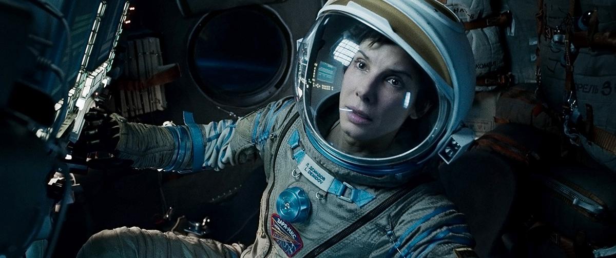 "Gravity” med Sandra Bullock och George Clooney har utsetts till en av 2013 års bästa filmer.