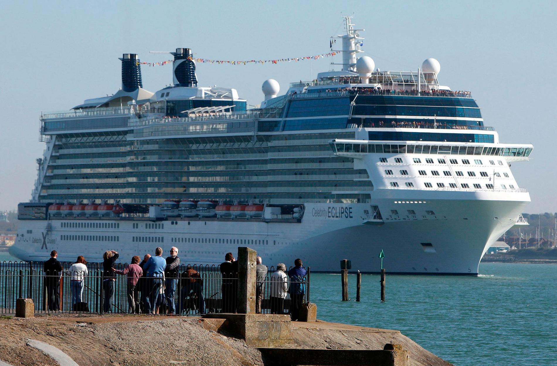 Fartyget Celebrity Ecklipse hade premiär 2010, är 315 meter långt och tar 
2850 gäster.