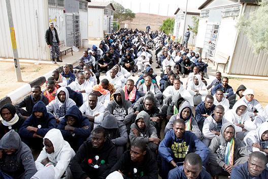 Afrikanska män fångas in och samlas i libyska läger där det råder hemska förhållanden.