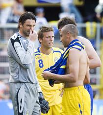 Det var många som hade det tungt i går, bland annat Ander Svensson (i mitten) som kritiserades av förbundskaptenen efter matchen.