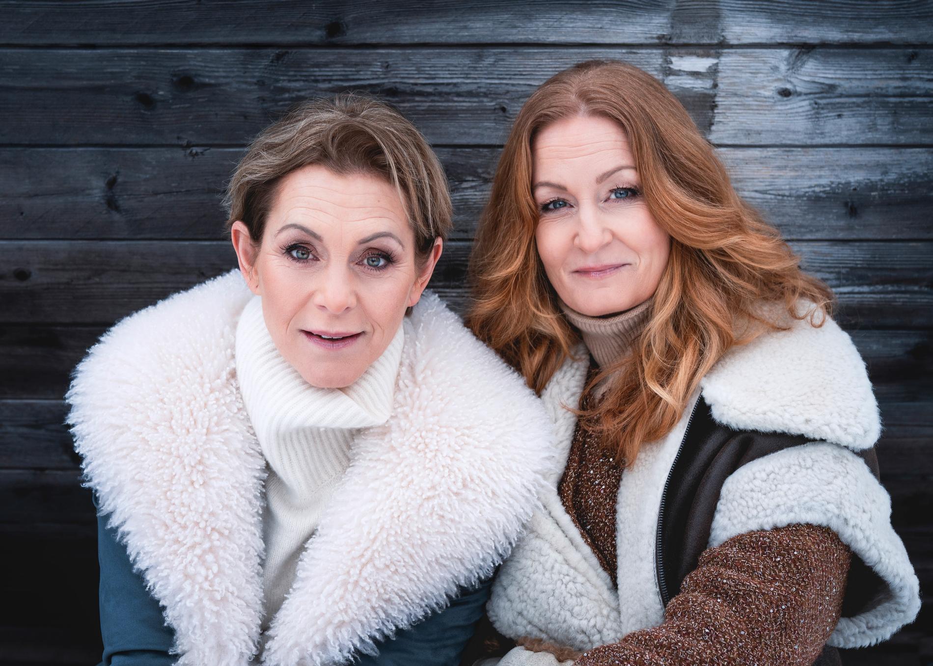 Helen Sjöholm och Anna Stadling åker på julturné tillsammans. Pressbild.